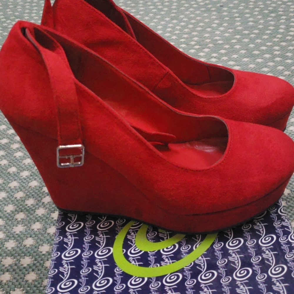 Soda red platforms size 8.5 new without tags